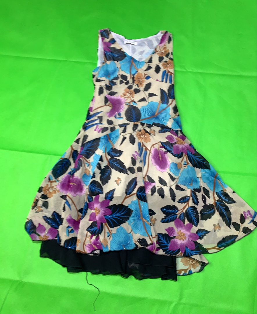 フローラルノースリーブドレス