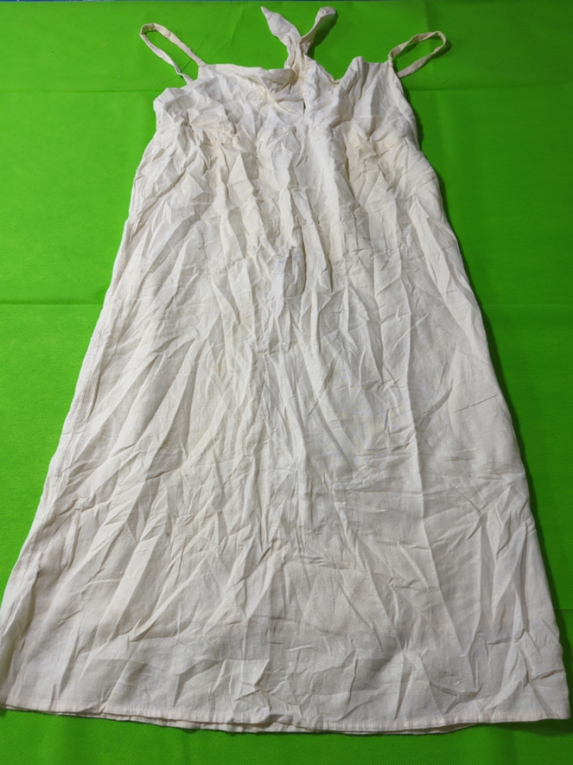 ASOSホワイトスリップドレス