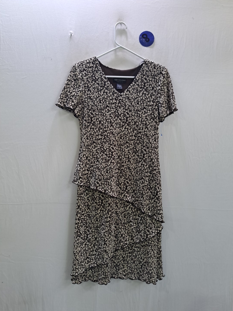 「eNnected Apparel フローラルプリントミディドレス」