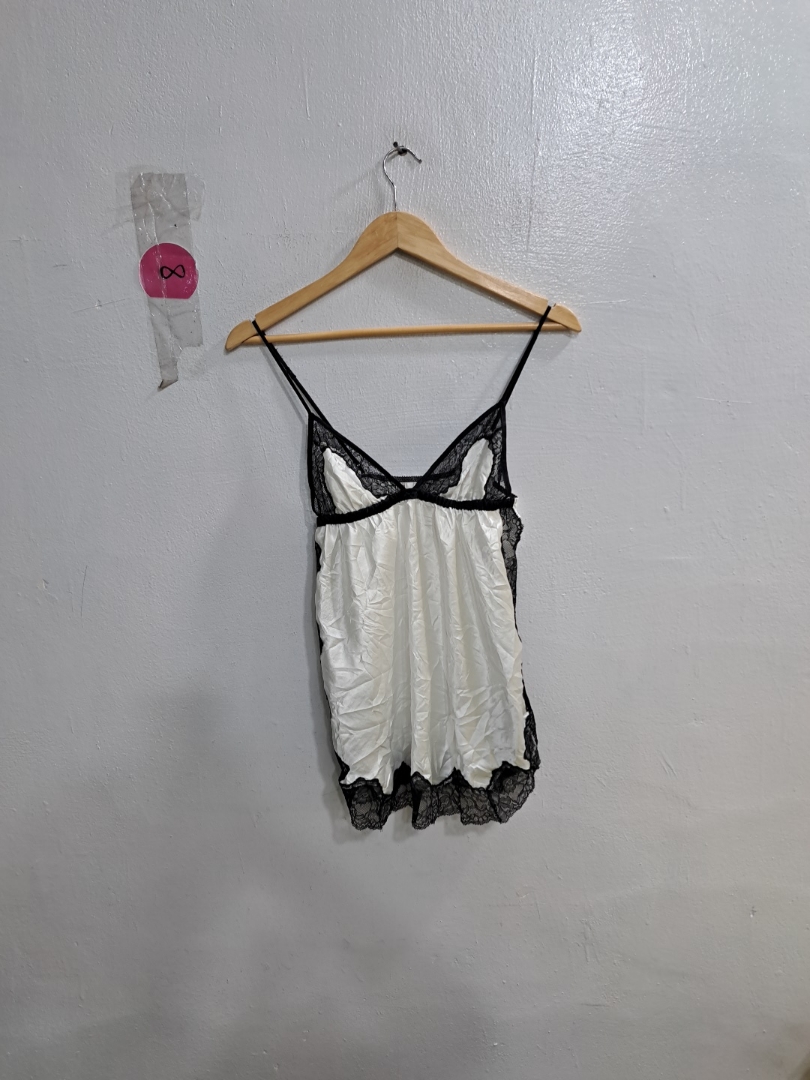 「Victoria's Secret レーストリムキャミソール」