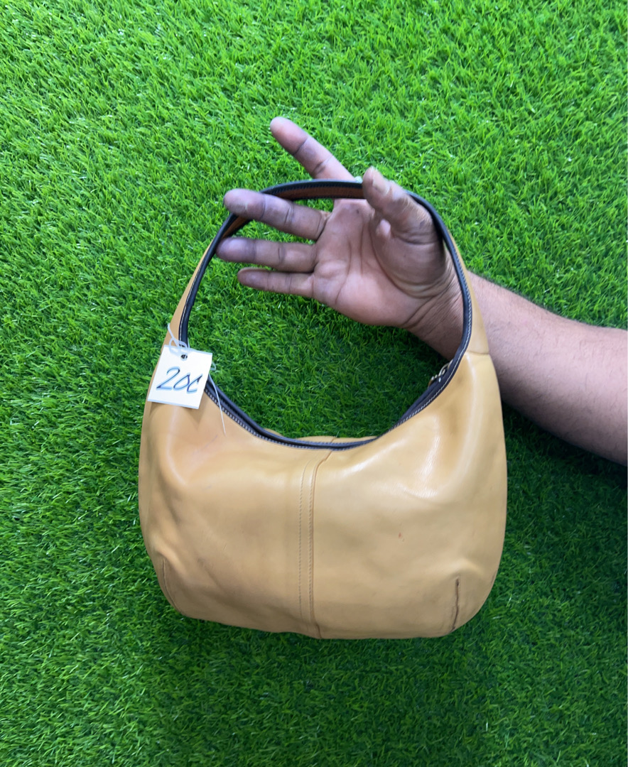 「コーチ ハンドバッグ」