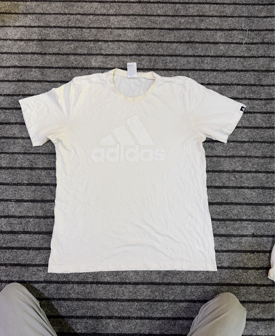 アディダス ロゴ Tシャツ